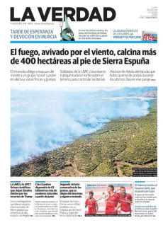 EL FUEGO, AVIVADO POR EL VIENTO, CALCINA MÁS DE 400 HECTÁREAS AL PIE DE SIERRA ESPUÑA